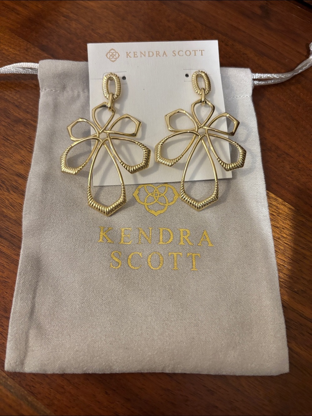 Kendra Scott flower earrings